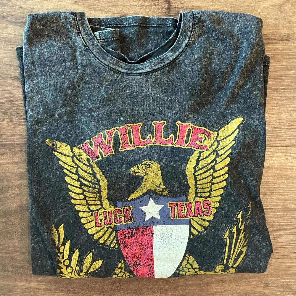 Willie Nelson weathered Texas band tee. Size Medium